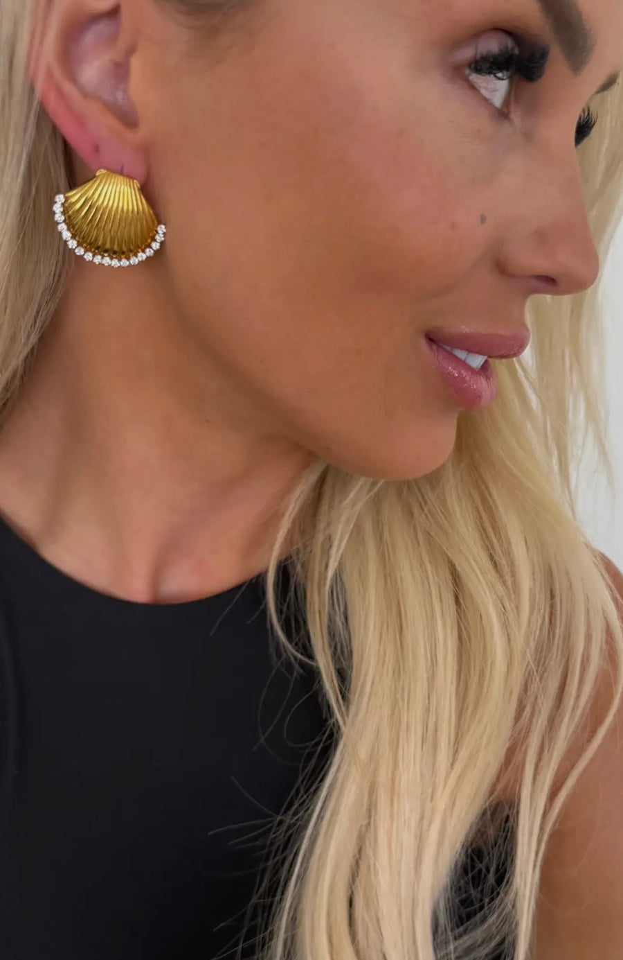 The Isla Shell Earrings